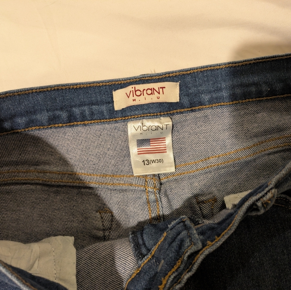NWOT Vibrant M.I.U. Slim Flare Smooth & Stretchy Jean - Picture 4 of 6